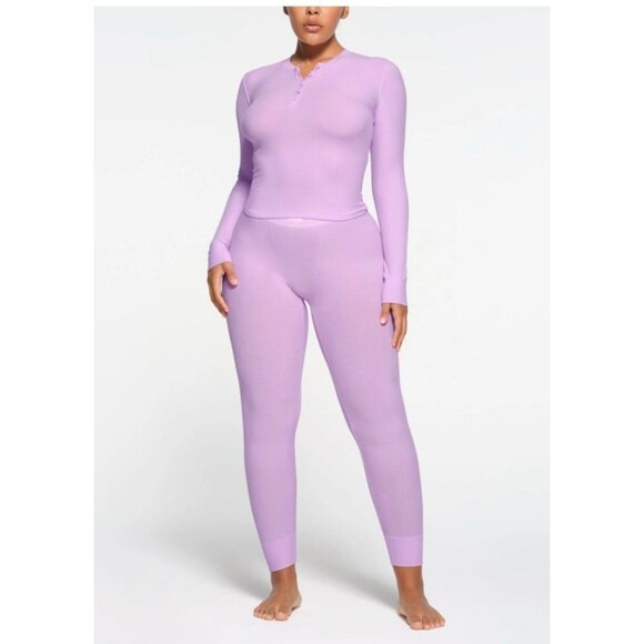 Skims soft lounge leggings sugar plum - Picture 2 of 5